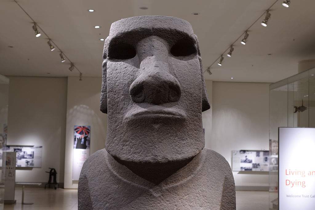 Londra, una delegazione dell'Isola di Pasqua chiede al British Museum la restituzione di un moaï