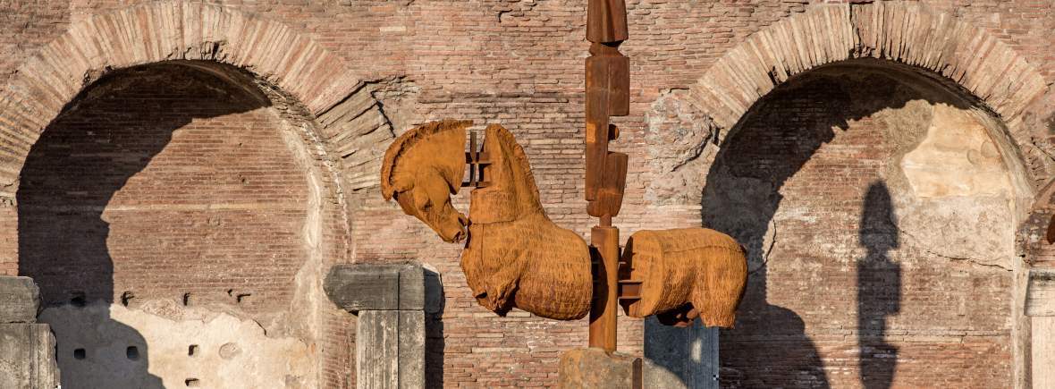 Lapidarium: the horses of Gustavo Aceves arrive in Arezzo.