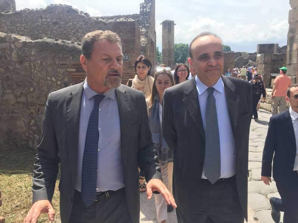 Alberto Bonisoli, à Pompéi, sa première sortie publique en tant que ministre du patrimoine culturel : 