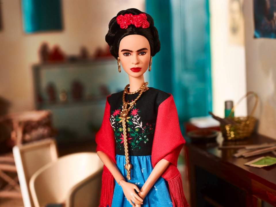 La Barbie Frida Kahlo fait un flop, entre querelles de droits et critiques sur son apparence