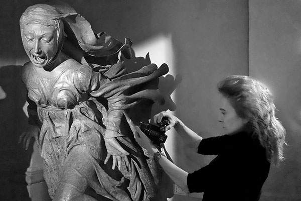 Bologna, in Santa Maria della Vita Beatrice Serpieri's photos of great sculptures, from NiccolÃ² dell'Arca to Canova