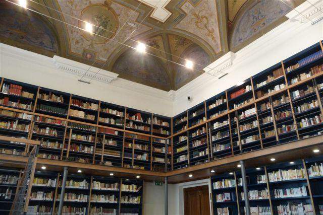 University of Genoa gives away books destined for pulping