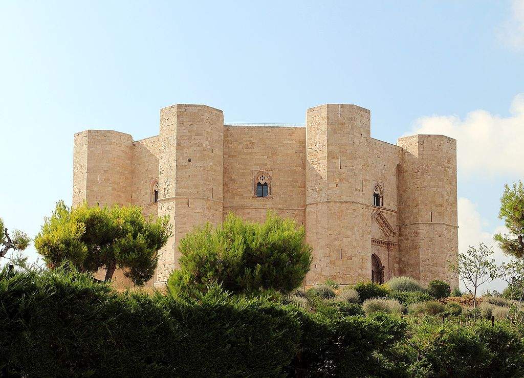 Unions close doors to Castel del Monte and Apulian museums: workers complain of staff shortages
