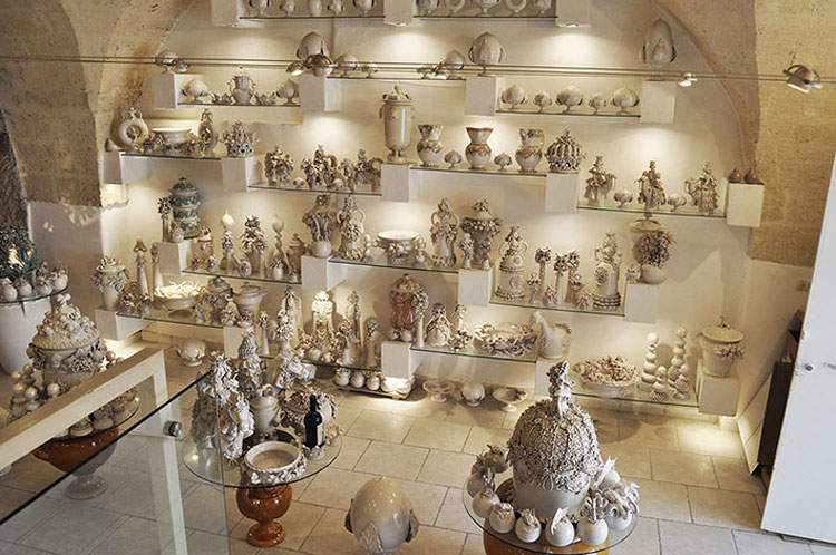 Grottaglie : une exposition de céramiques dans la ville de la céramique