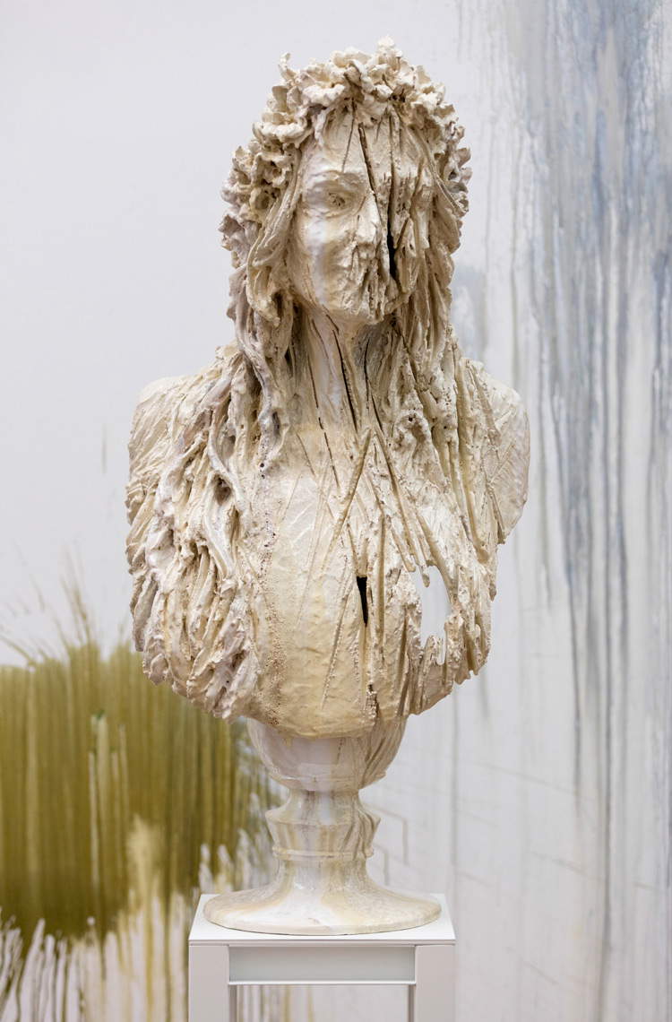 Anne Wenzel, En construcción (2018; cerámica, varios tamaños)