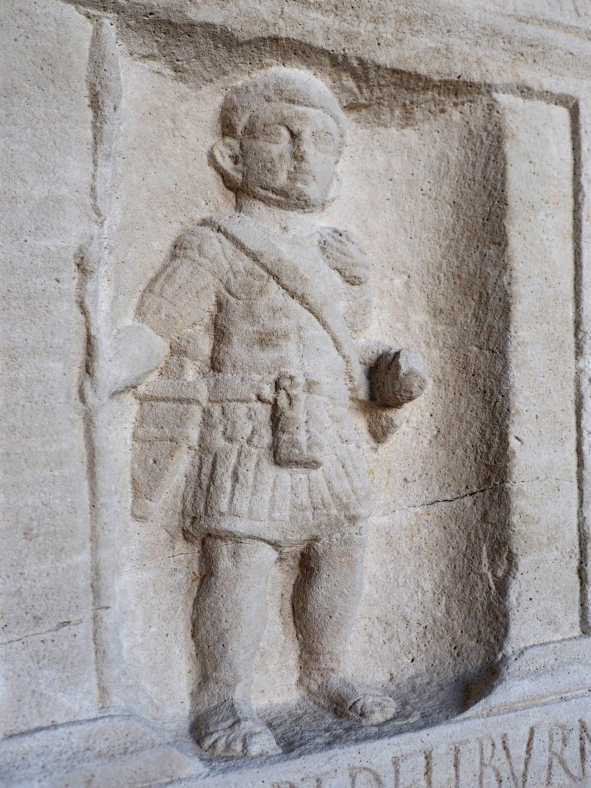 Stèle funéraire d'un Classique, marbre, première moitié du Ier - IIIe siècle après J.-C. Stèle funéraire d'un Classique, marbre, première moitié du Ier - IIIe siècle après J.-C.