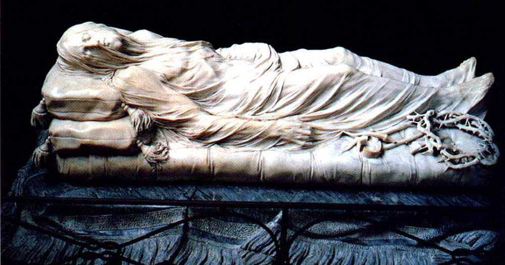 Naples: the Veiled Christ by candlelight in Migliori's shots