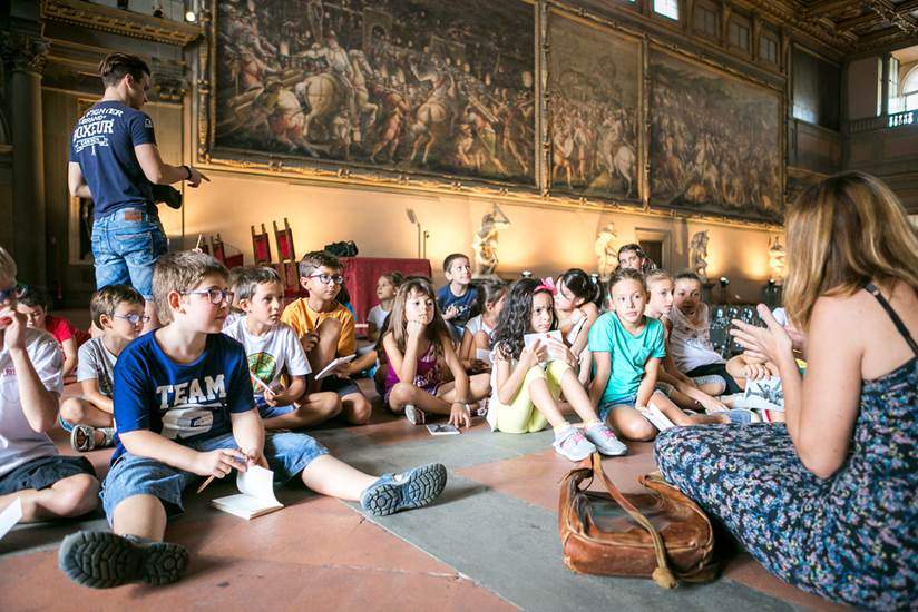 In Florence, children learn English in the city's museums through works of art. 20 appointments in city museums