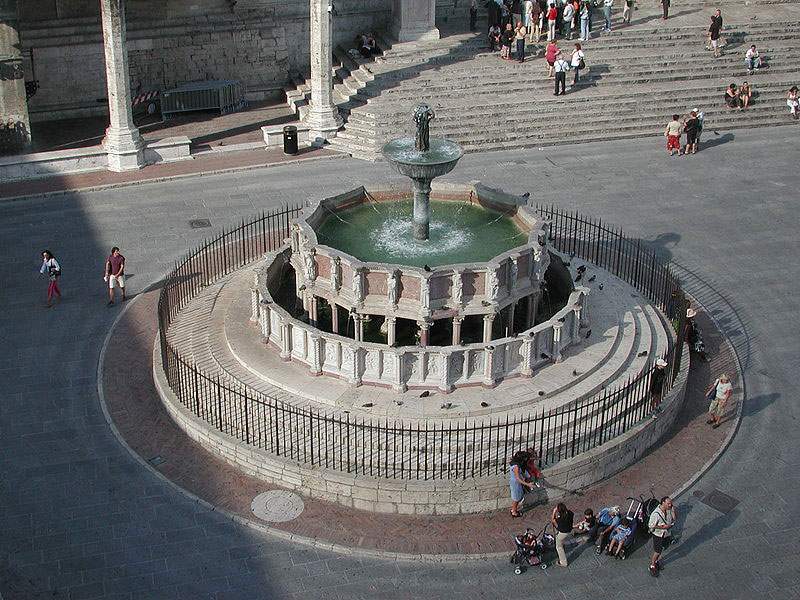 Perugia: samples taken to find out why the Maggiore Fountain has taken on a yellow hue