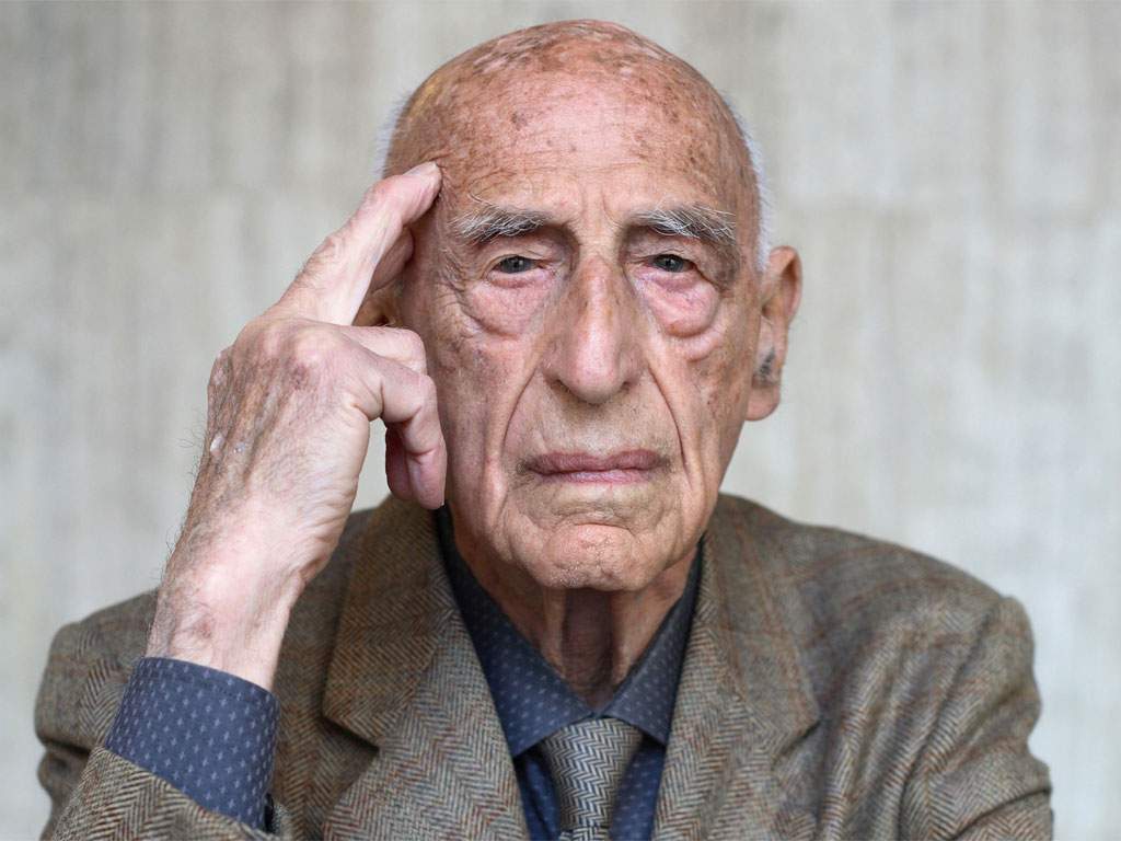 La Triennale de Milan rend hommage à Gillo Dorfles un mois après sa mort et présente son dernier livre.