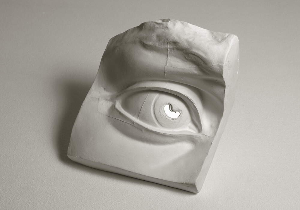 Giulio Paolini, Elegía (1969; molde de escayola con fragmento de espejo). &copy; Giulio Paolini Fotografía &copy; Paolo Mussat Sartor. Cortesía de la Fundación Giulio y Anna Paolini, Turín.