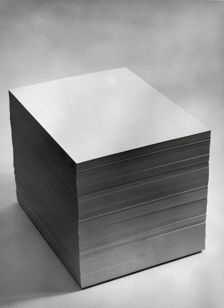 Giulio Paolini, N&eacute;cessaire (1968; hojas de papel blanco). &copy; Giulio Paolini Fotografía Mario Sarotto. Cortesía de la Fundación Giulio y Anna Paolini, Turín.