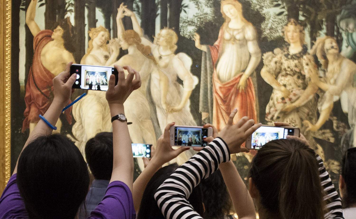 I turisti che assaltano gli Uffizi sono ora al centro di una mostra, che si tiene proprio agli Uffizi
