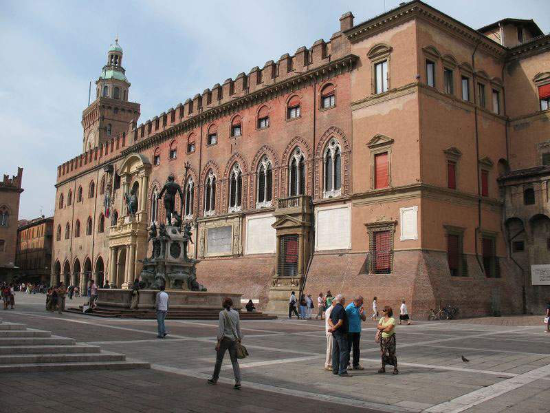 Di nuovo visibile e accessibile il balcone di Palazzo d'Accursio a Bologna dopo il restauro