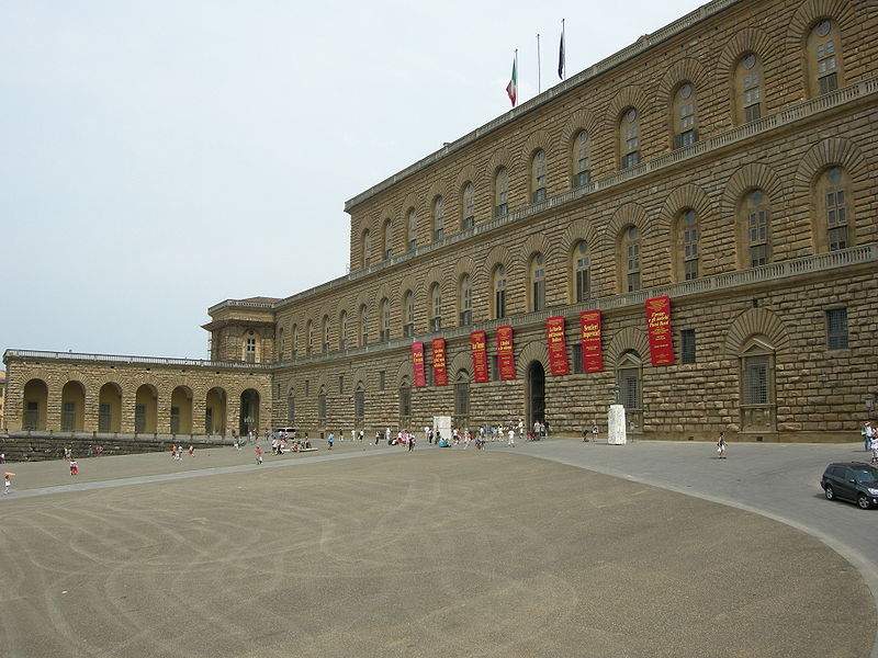 Florence, début des travaux d'entretien des rampes du Palais Pitti
