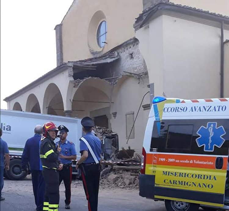 Truck knocks down portion of Renaissance portico of Pontormo's parish church in Carmignano