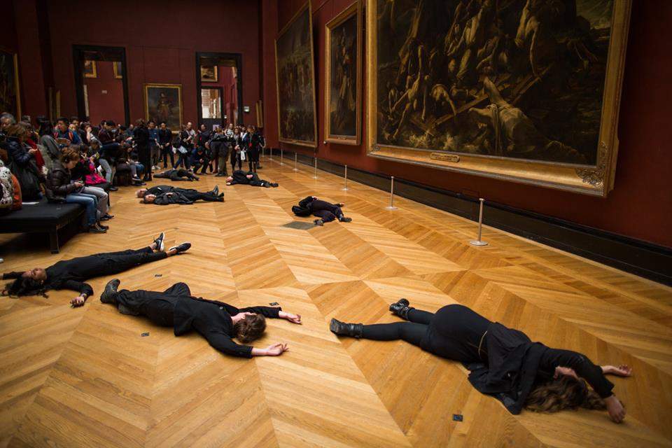 Louvre, protest in front of GÃ©ricault's Medusa against Total sponsoring France's top museum
