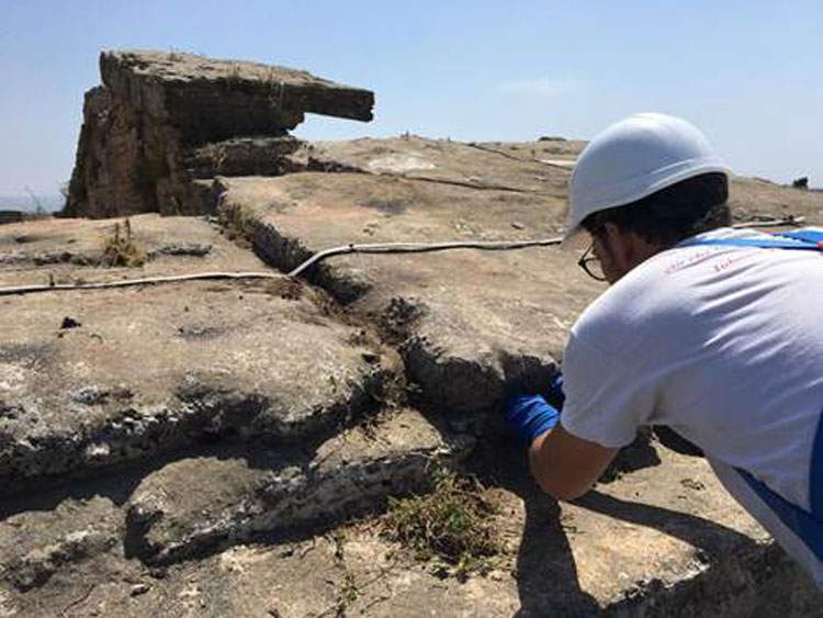 Dopo nove anni i restauratori puliscono il Tempio di Nettuno a Paestum