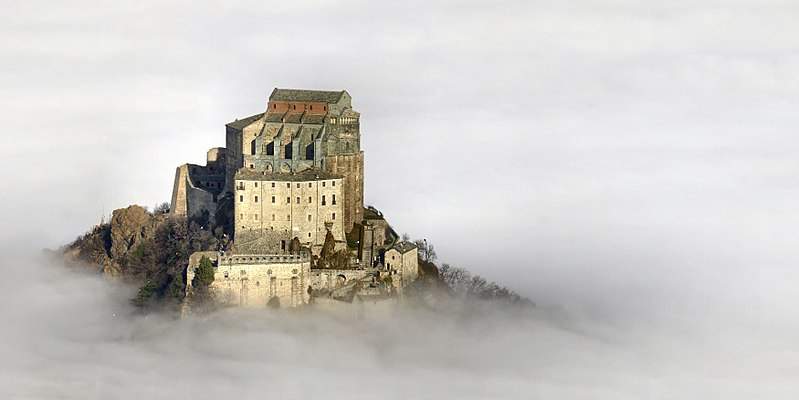 Fire out at the Sacra di San Michele: the building is safe but there is damage