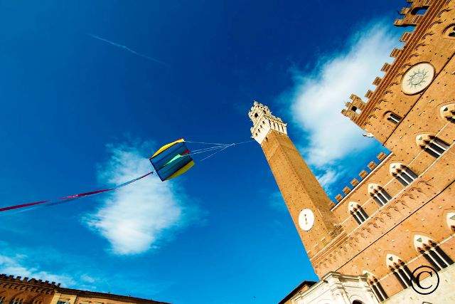An exhibition to see Siena through the eyes of a child. Marco Zamperini's project