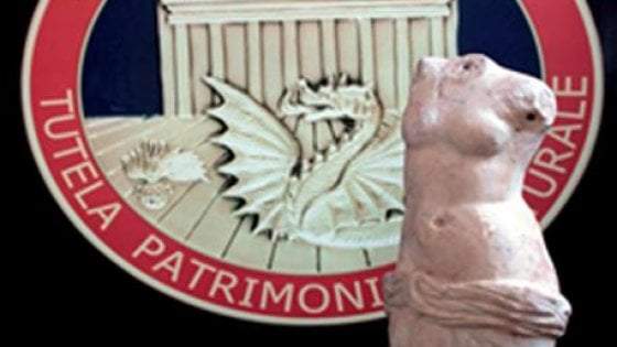 Torna in Italia la statua di Afrodite rubata a Foggia