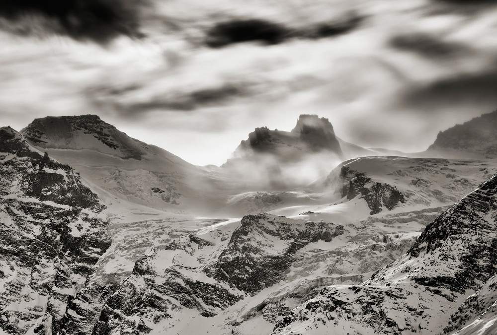 The Aosta Valley sculpted and photographed. The works of Stefano Venturini and Ladislao Mastella on display.