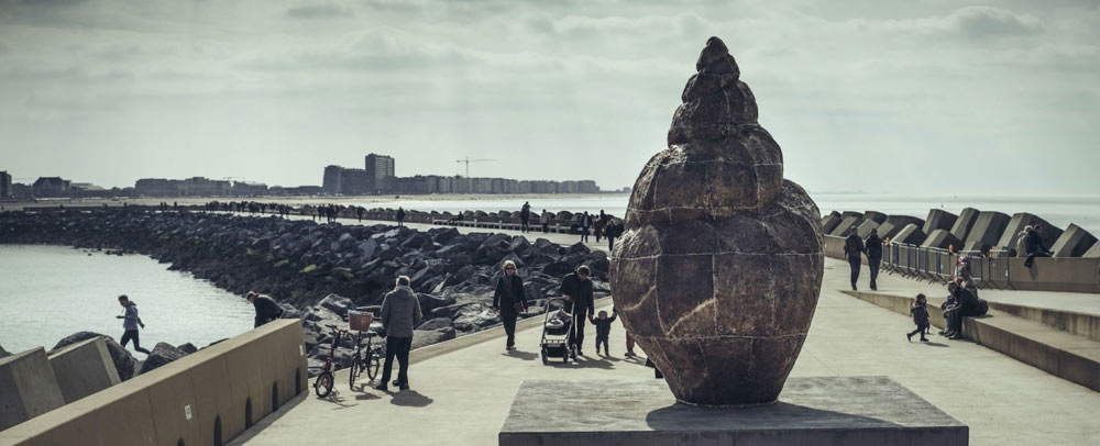 Stief DeSmet, Monument for a Wullok (2018; bronze, 460 x 250 x 250 cm; Ostend, Strekdam)