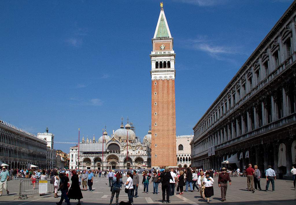Venice, St. Mark's Square returns to host concerts after seven years. And it will do so with Zucchero