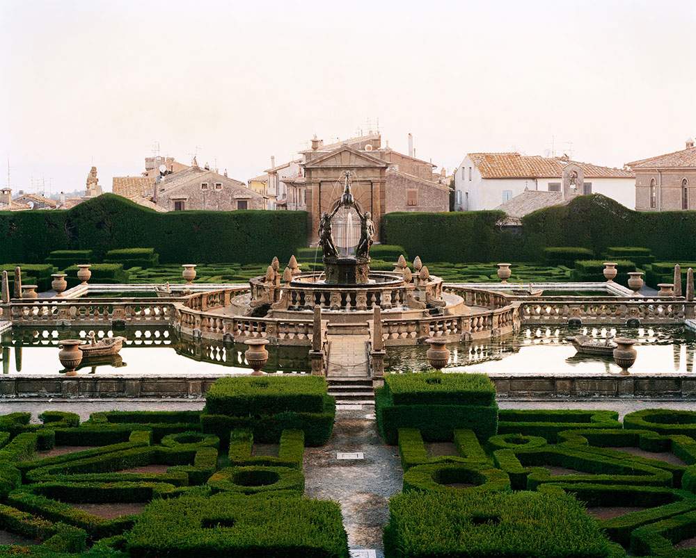 Giardini in dialogo con l'antico: Lawrence Beck in mostra al Palazzo Ducale di Sassuolo