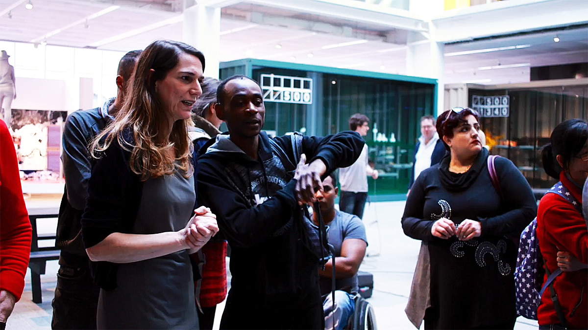 Momenti di un incontro che ha coinvolto locali e migranti al Museum Rotterdam, Olanda