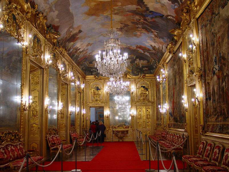 La Galleria degli Arazzi di Palazzo Clerici a Milano