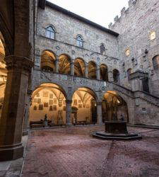Firenze: due mostre per visitatori con disabilità visive. Si possono toccare opere di Michelangelo e Giambologna!