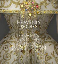 L'exposition sur les robes d'église est l'exposition la plus visitée de l'histoire du Met Costume Institute de New York.