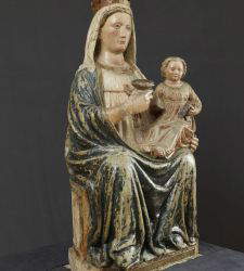 A Trento è in mostra la Madonna in Blu, una scultura veronese del Trecento