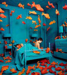 CAMERA di Torino ospiterà la prima antologica di Sandy Skoglund: un viaggio tra le sue visioni ibride