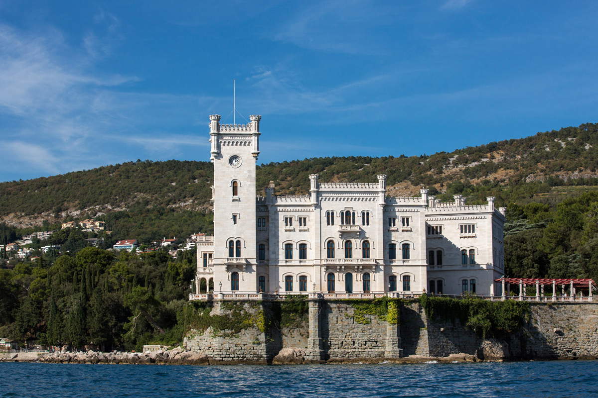 Triest, das Schloss von Miramare. Die faszinierende Geschichte eines Traums