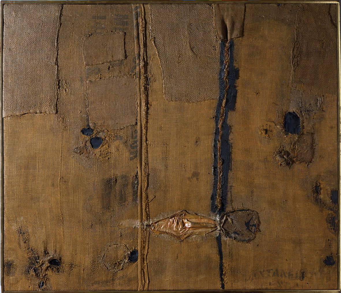 Alberto Burri, Abstraction with brown burlap (Sacco) (1953; olio, vernici, applicazioni in seta su iuta, 85,7 x 100 cm; Torino, GAM - Galleria Civica d'Arte Moderna e Contemporanea)
Alberto Burri, Abstraction with brown burlap (Sacco) (1953; olio, vernici, applicazioni in seta su iuta, 85,7 x 100 cm; Torino, GAM - Galleria Civica d'Arte Moderna e Contemporanea)