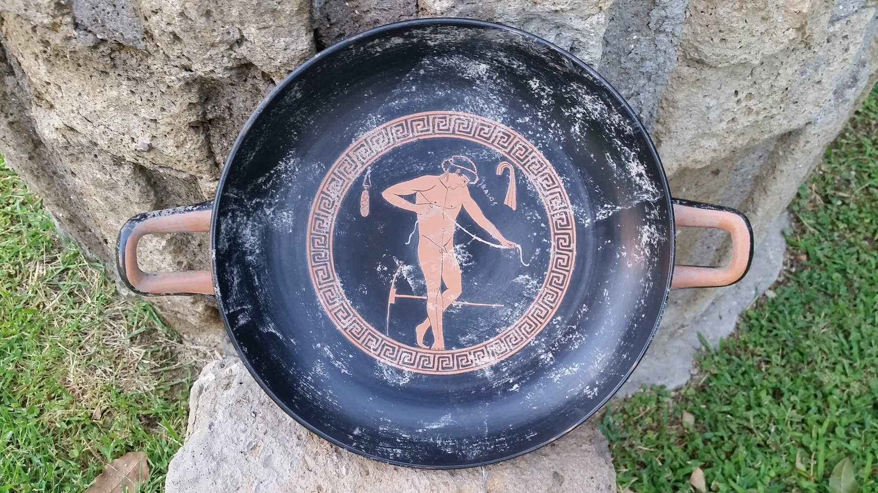 Reproductions de céramiques à figures rouges créées par Roberto Paolini  Reproductions de céramiques à figures rouges créées par Roberto Paolini