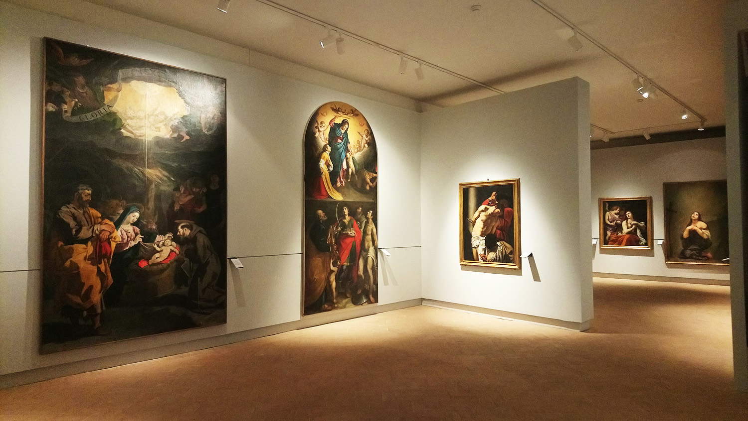 Sala della mostra La luce e i silenzi. Orazio Gentileschi e la pittura caravaggesca nelle Marche del Seicento