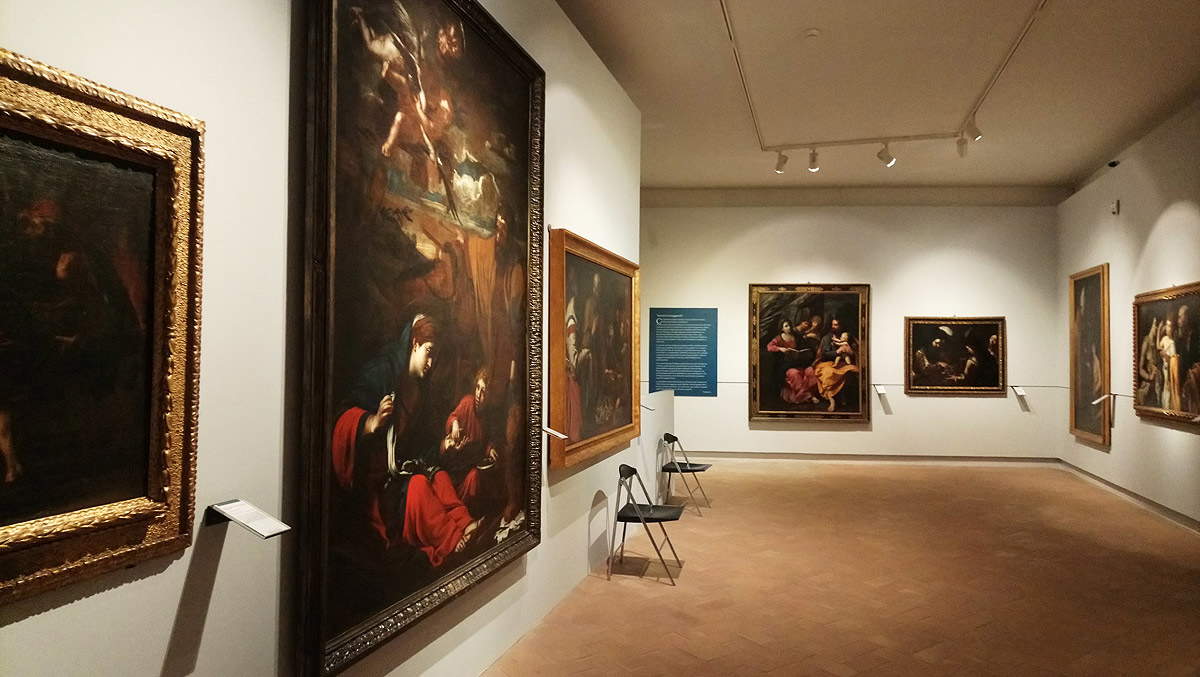 Sala della mostra La luce e i silenzi. Orazio Gentileschi e la pittura caravaggesca nelle Marche del Seicento