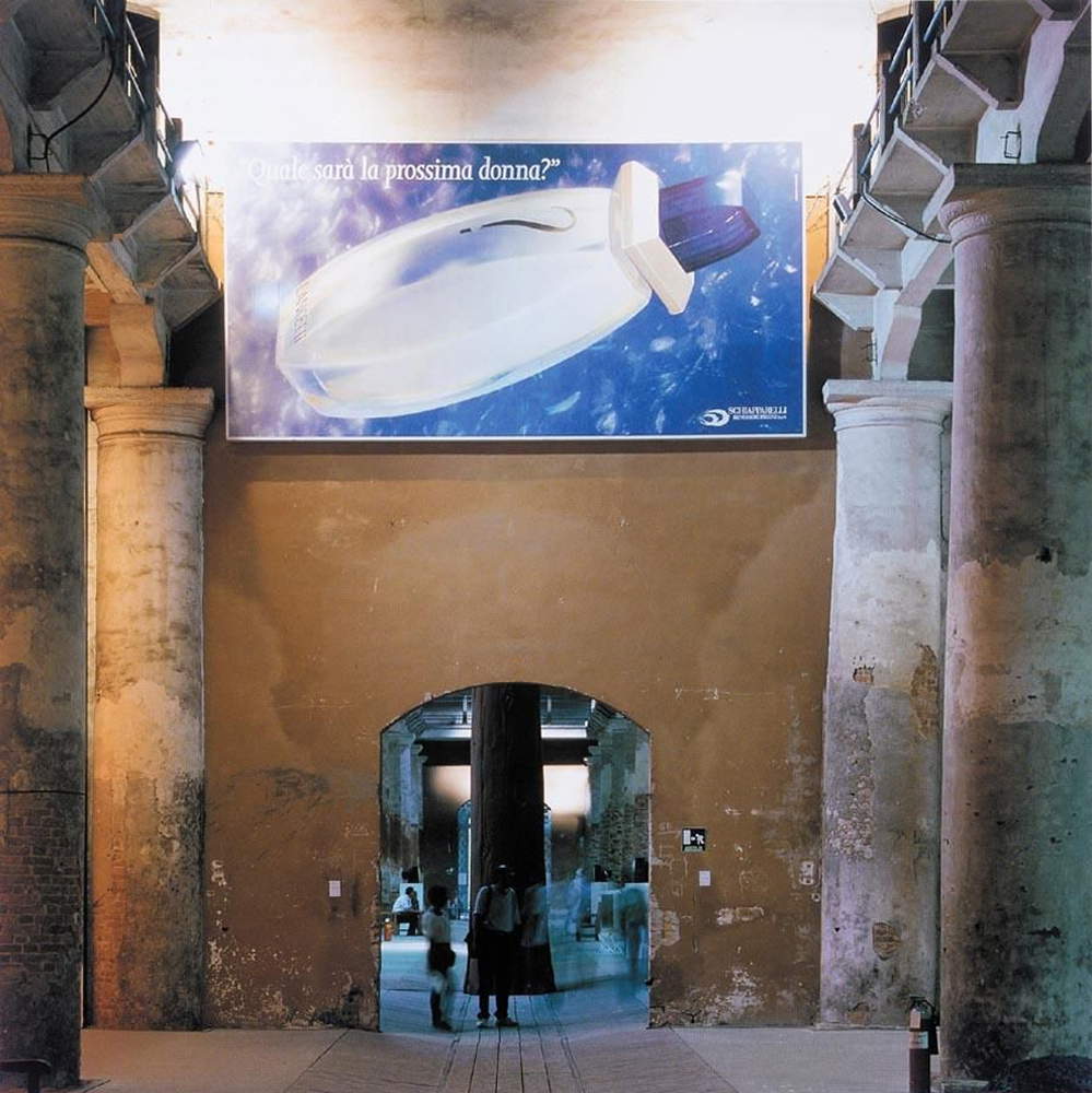 Maurizio Cattelan loue son espace à la Biennale de Venise de 1993