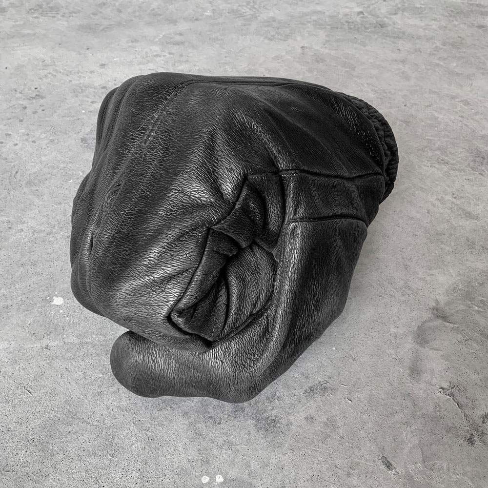 Black Fist, l'exposition personnelle de Fabio Viale à la Galleria Poggiali de Pietrasanta