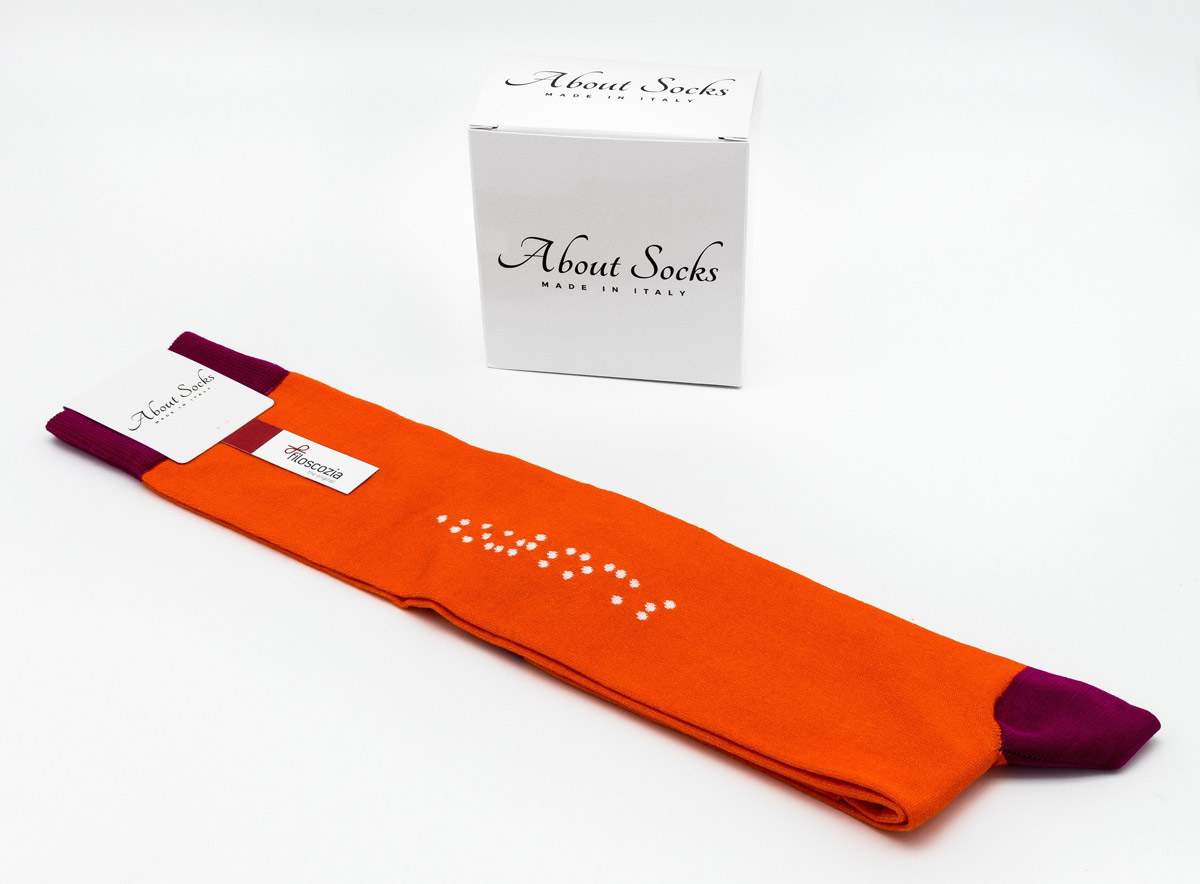 Un jeune designer de l'Académie de Bologne et une start-up de Mantoue lancent la chaussette en braille