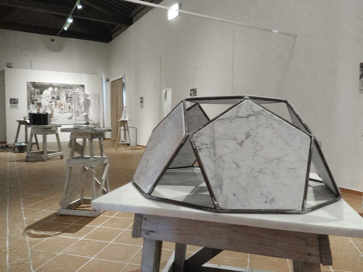 How is a work in marble created? An exhibition in Carrara on the work in progress of craft workshops