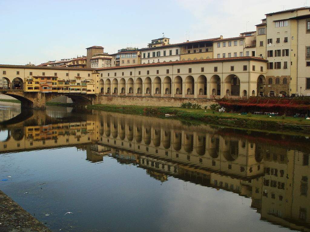 Florence, soils Vasari Corridor to make a declaration of love, 38-year-old man charged