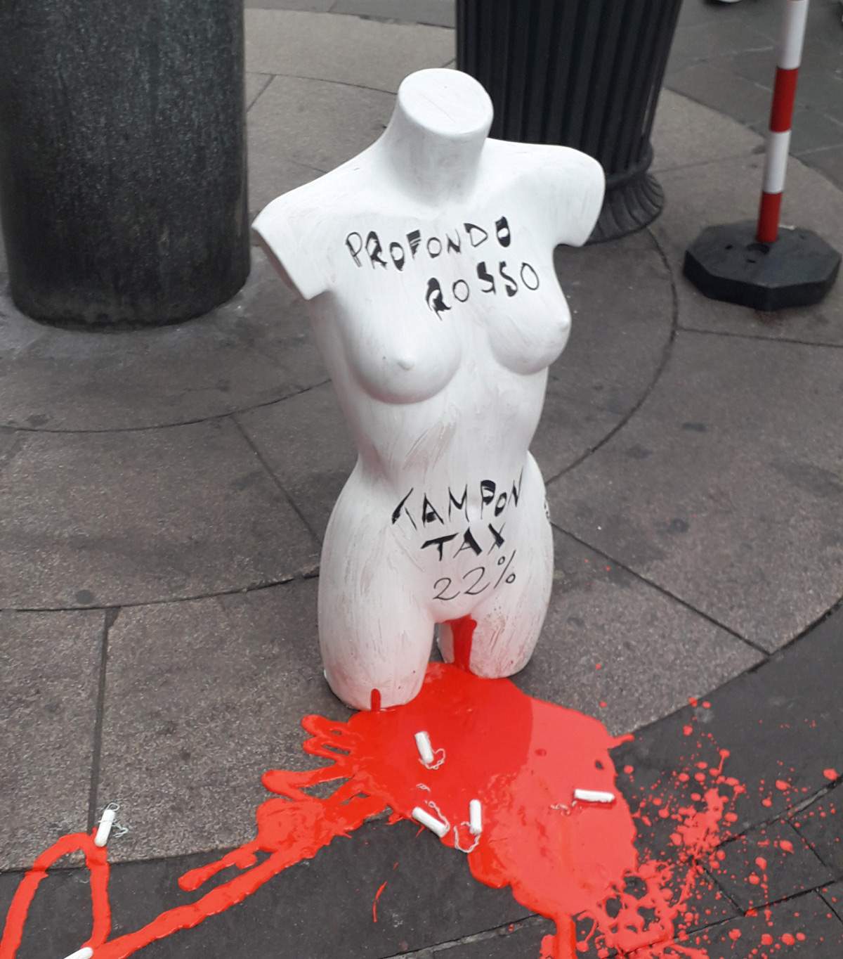 VAT at 22% on tampons, 5% on truffles: artist Cristina Donati Meyer protests with an installation