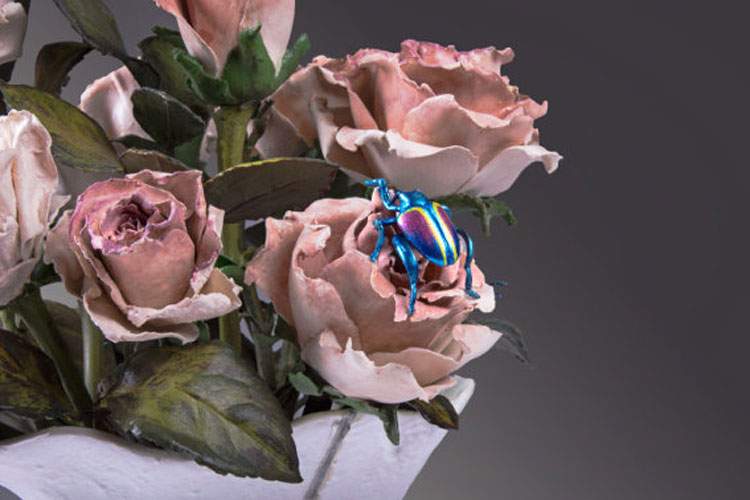 Elogio dei fiori finti. Bertozzi & Casoni rivisitano i fiori di Giorgio Morandi