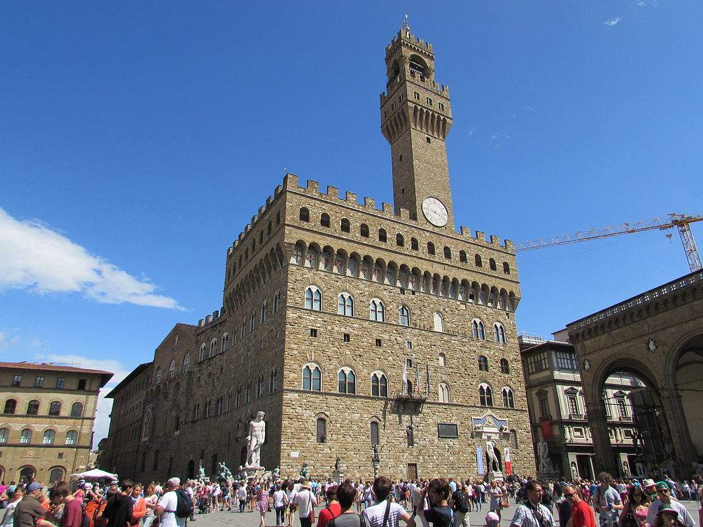 Florence, musées civiques gratuits tous les lundis pour les jeunes. En outre, une prime de 50 euros à dépenser en livres et journaux.
