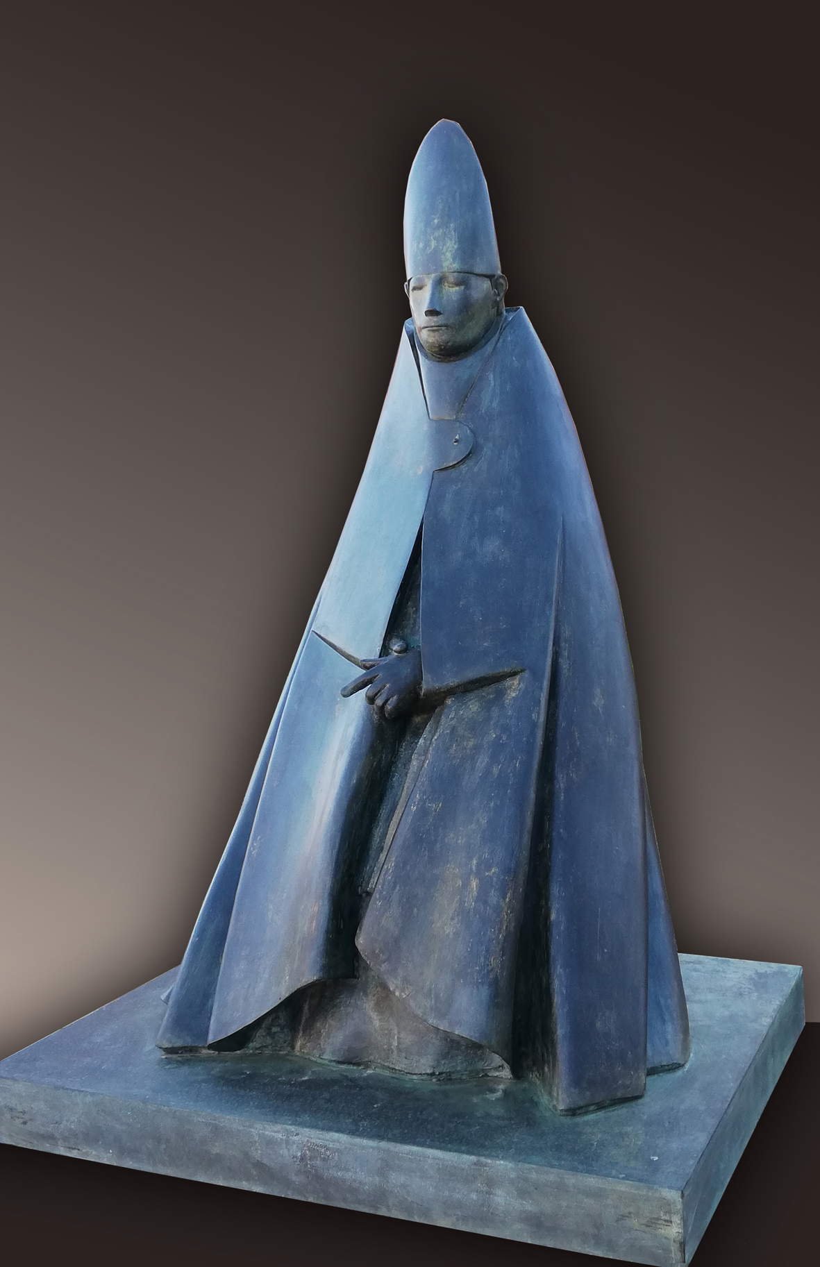 Giacomo Manzù, Kardinal (Bronze, 140 x 100 x 300 cm) Giacomo Manzù, Kardinal (Bronze, 140 x 100 x 300 cm)