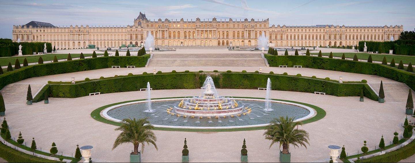 The Palace of Versailles becomes a mega disco. All set for electronic music party